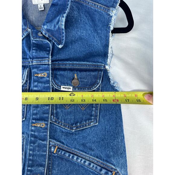 Wrangler Women's sz S Denim Cutoff Sleeve Vest Boho Western Coastal Cowgirl Rock - Picture 6 of 8